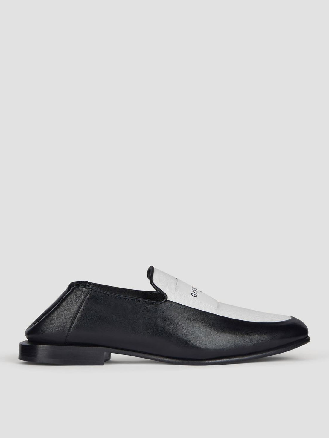 givenchy-woman-s-loafers-be2028e2dx-black