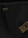 woman's shoulder bag