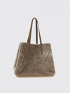 woman's tote bag