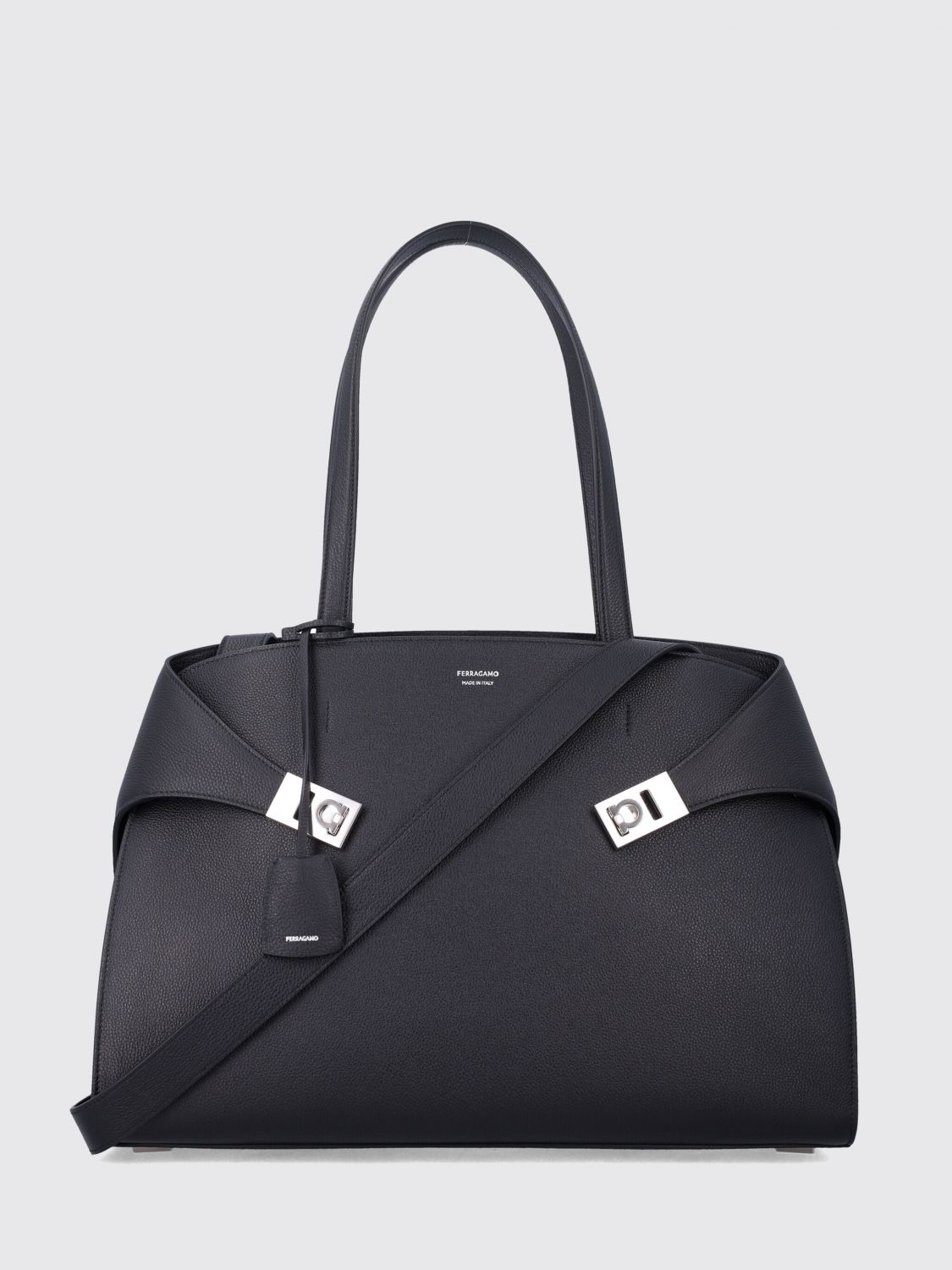 woman's shoulder bag