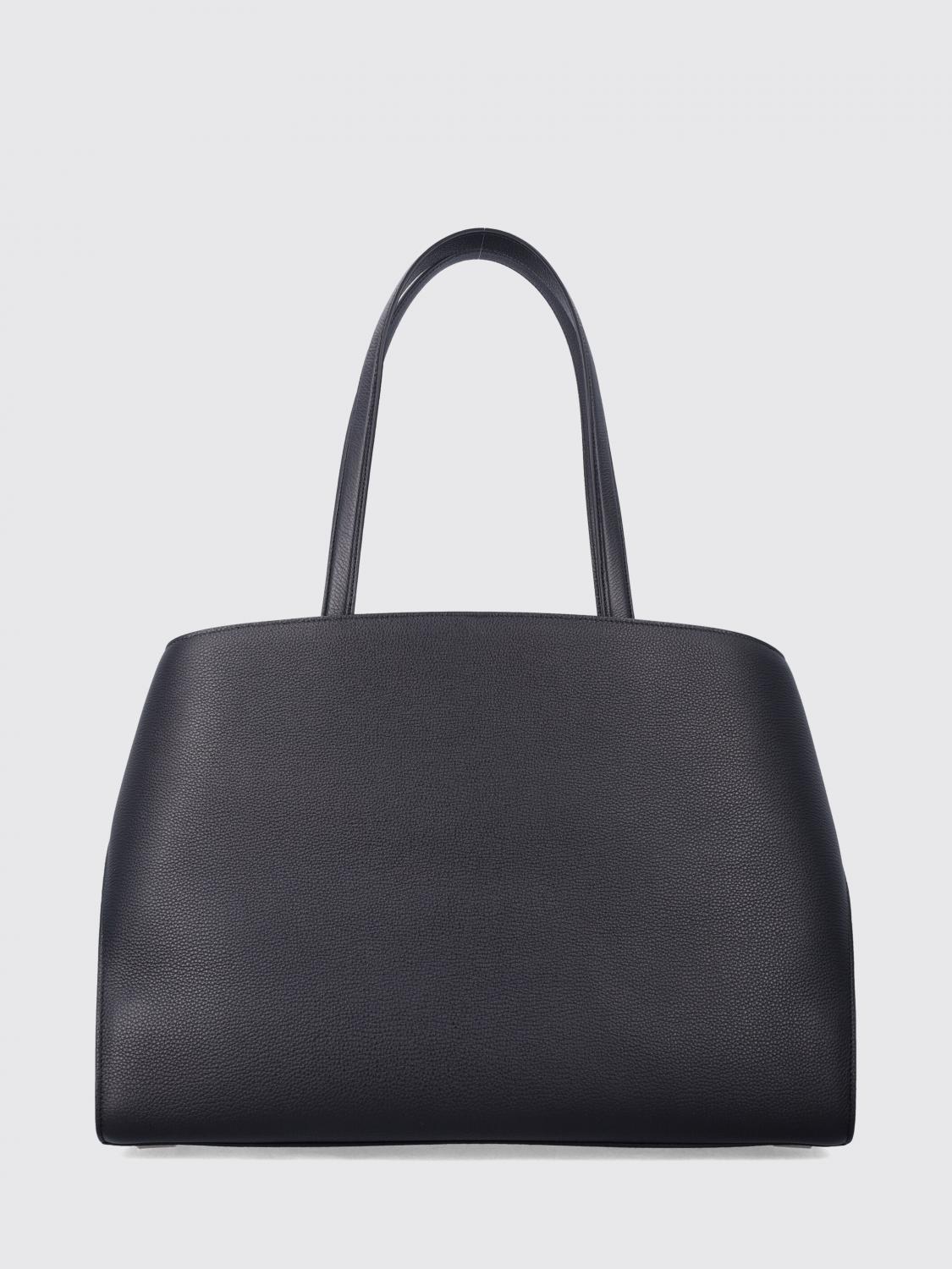 woman's shoulder bag