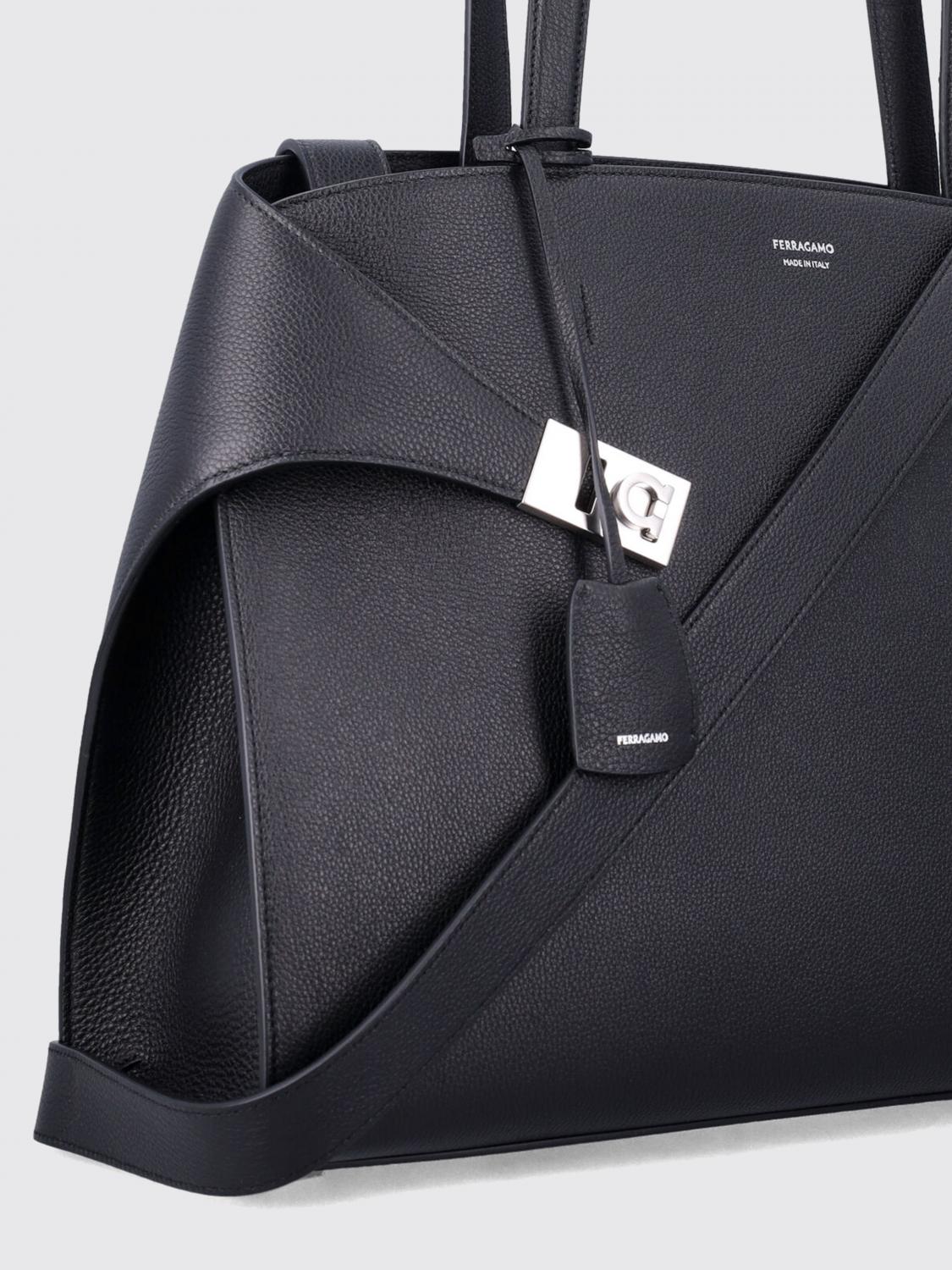 woman's shoulder bag