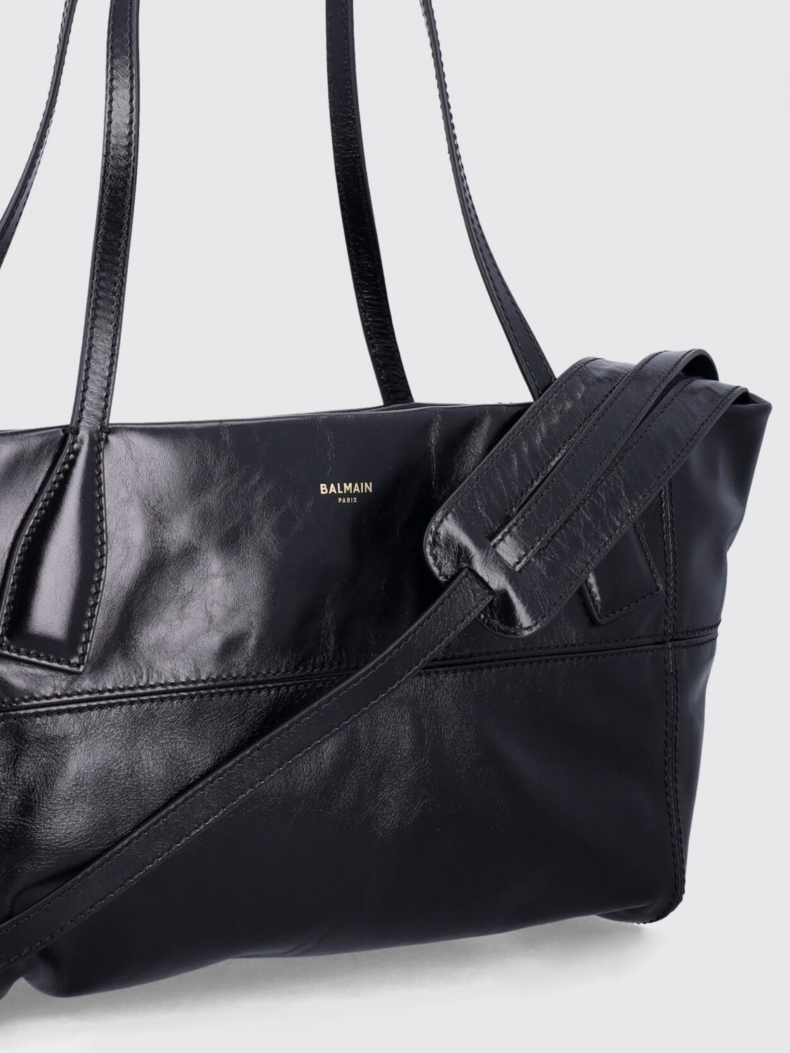 woman's shoulder bag
