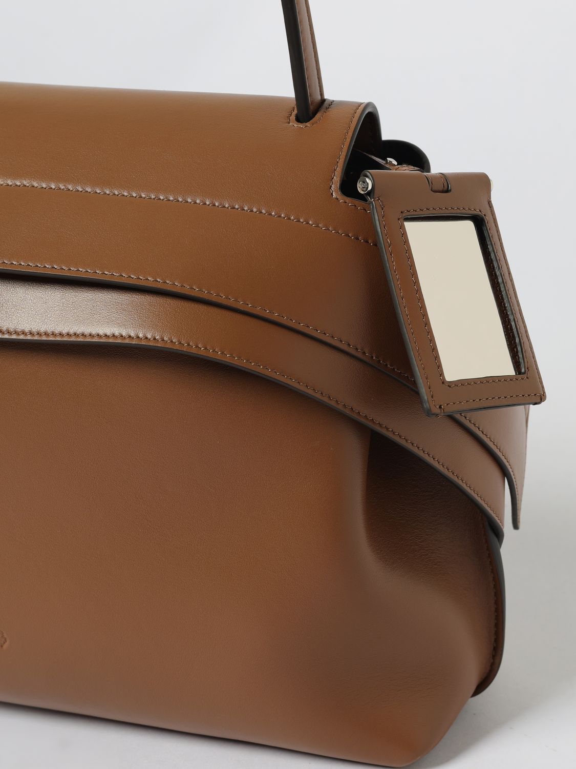 woman's shoulder bag