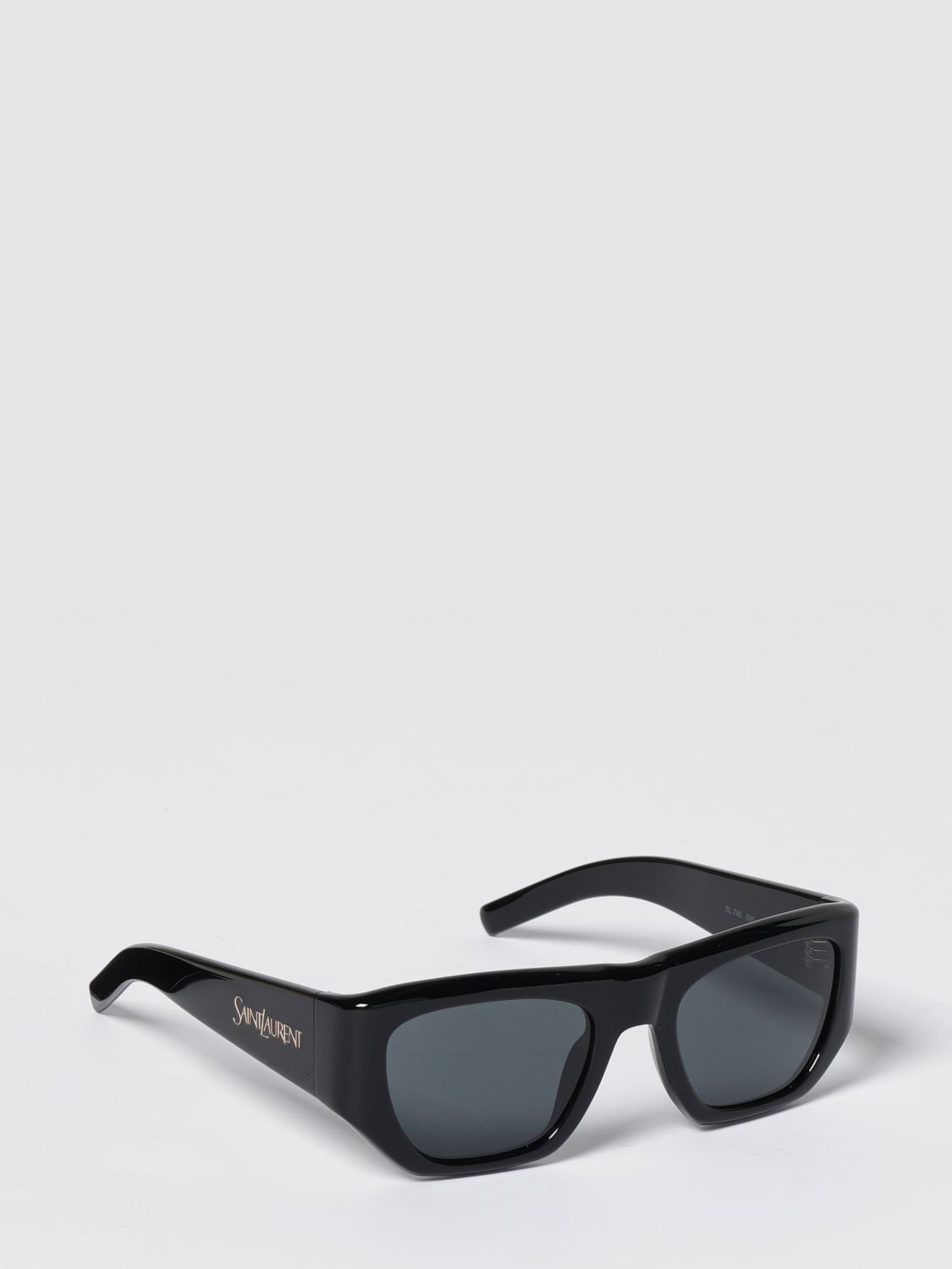 woman's sunglasses