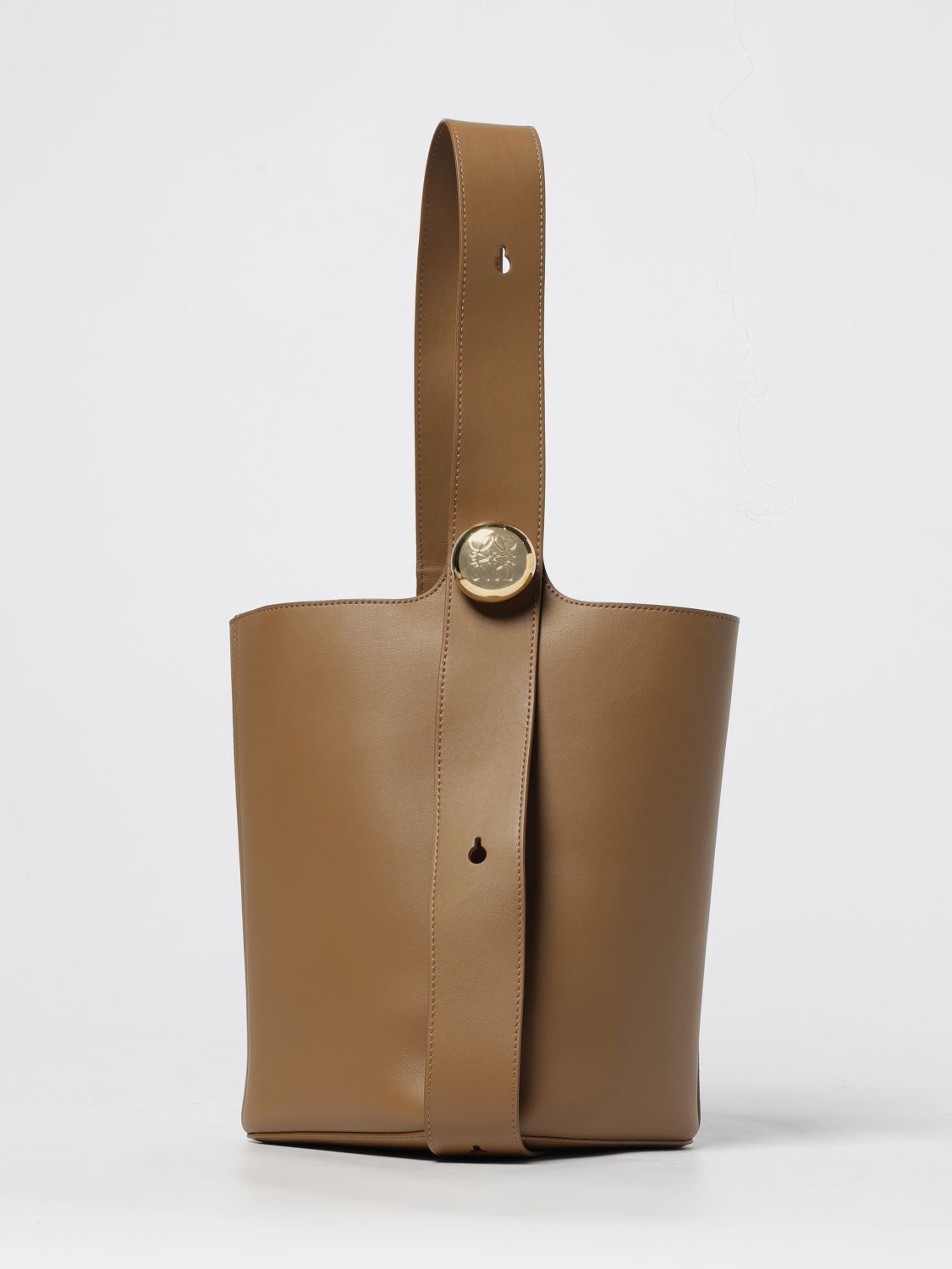 woman's shoulder bag