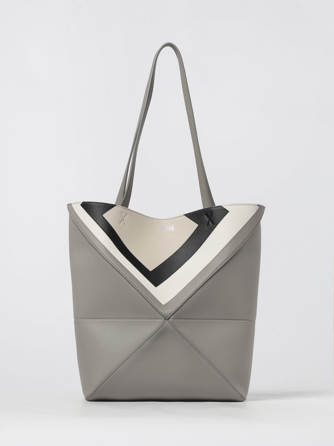 woman's shoulder bag