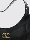 woman's shoulder bag