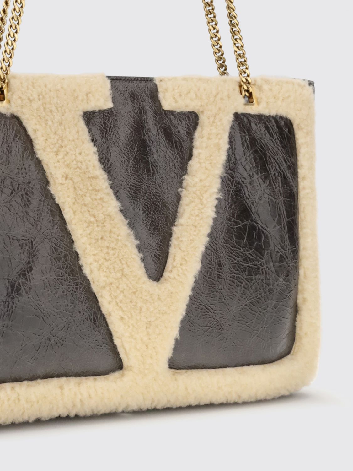 woman's shoulder bag