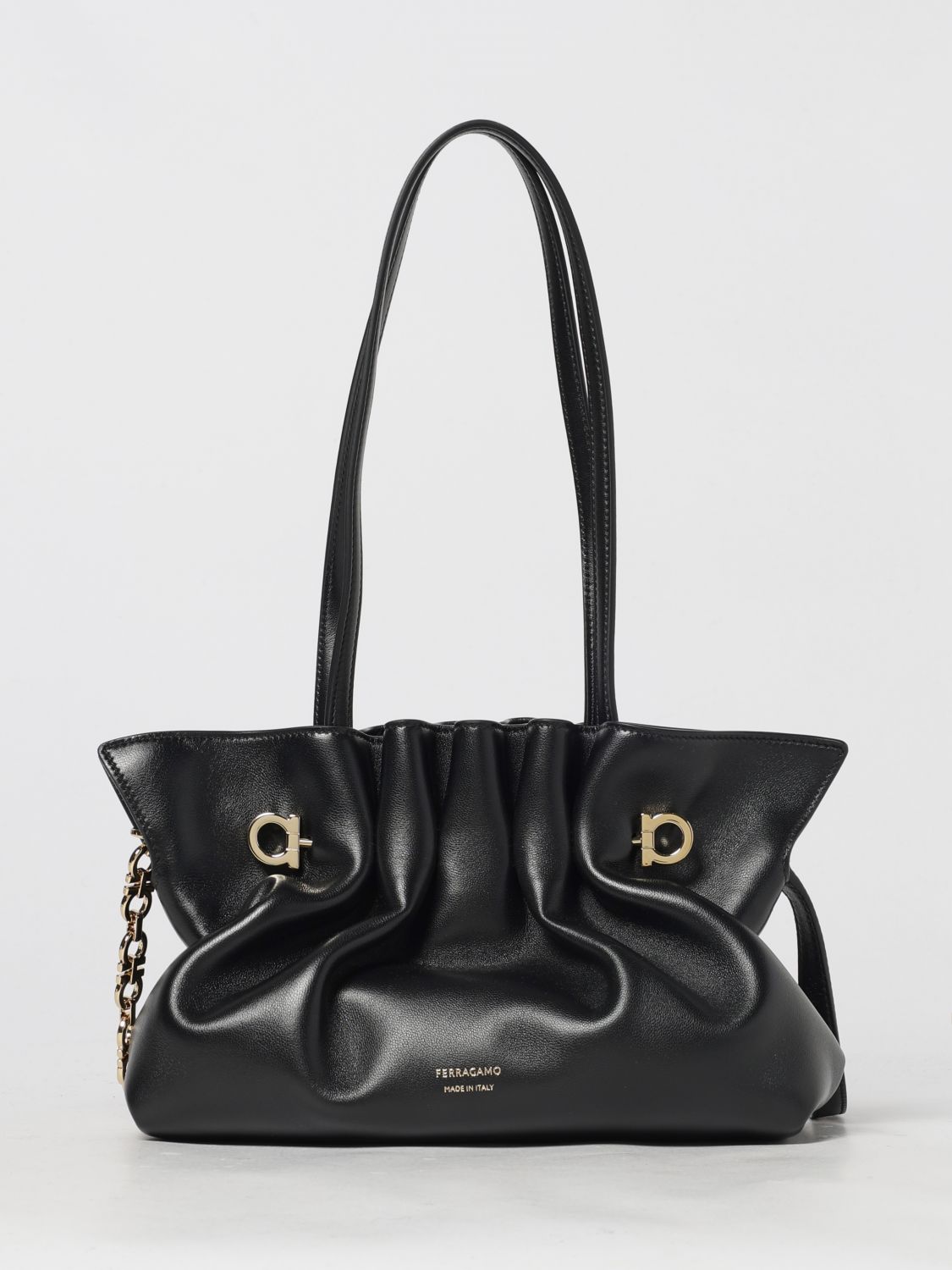 woman's shoulder bag