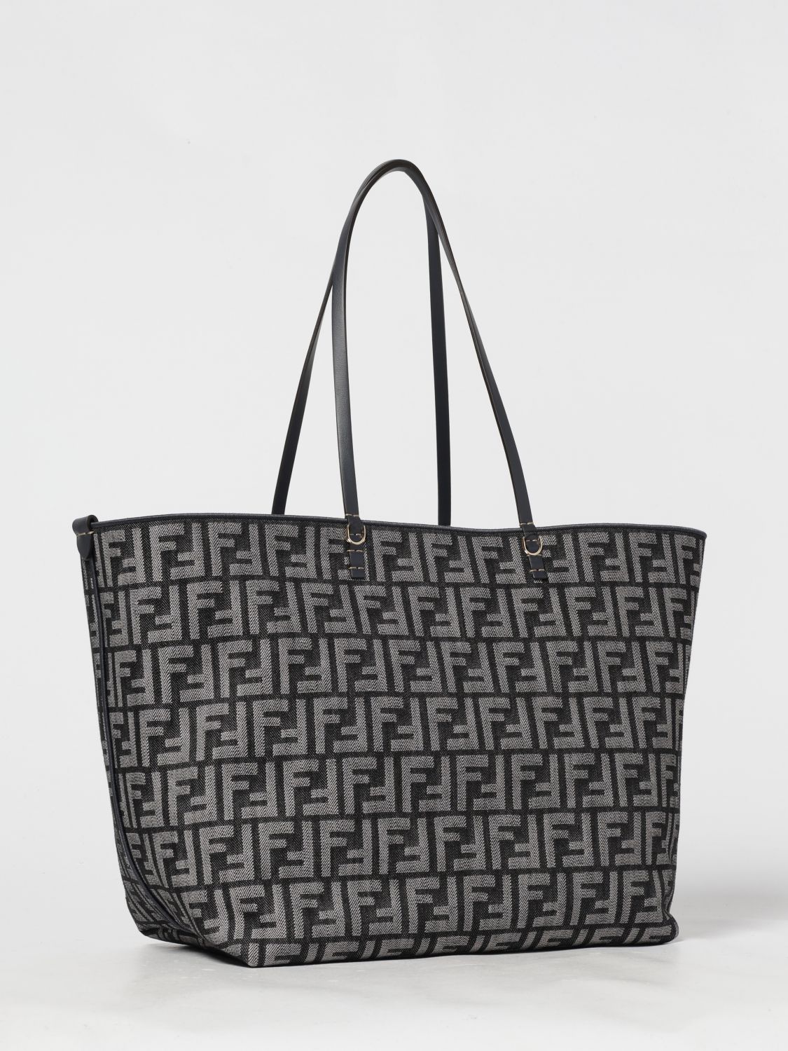 woman's tote bag