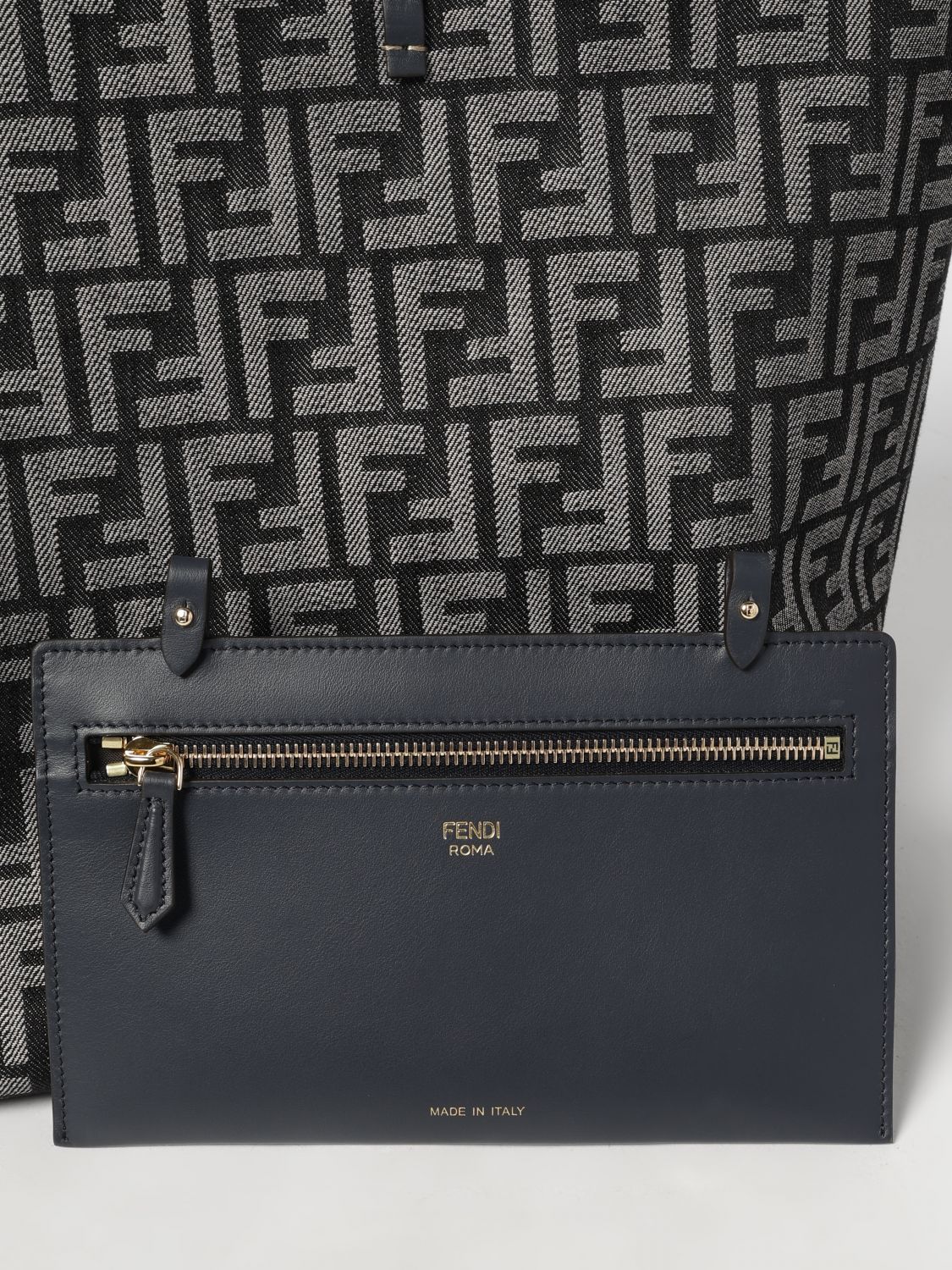 woman's tote bag