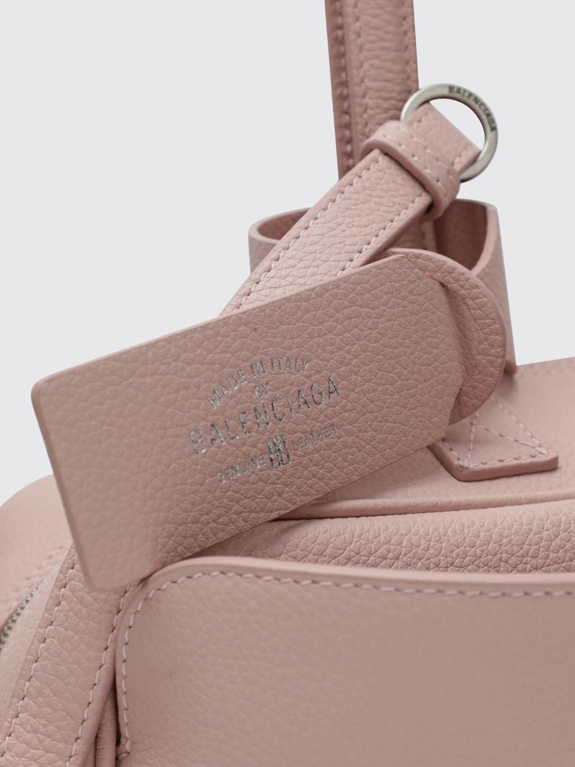 woman's shoulder bag