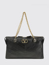woman's shoulder bag