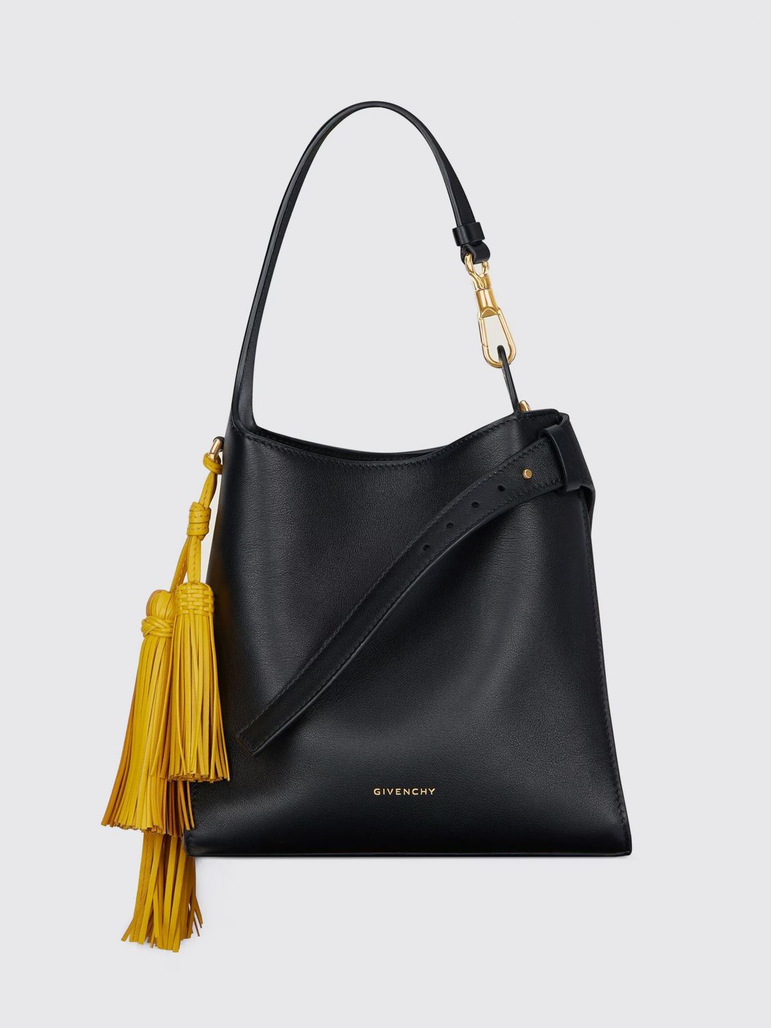 woman's shoulder bag