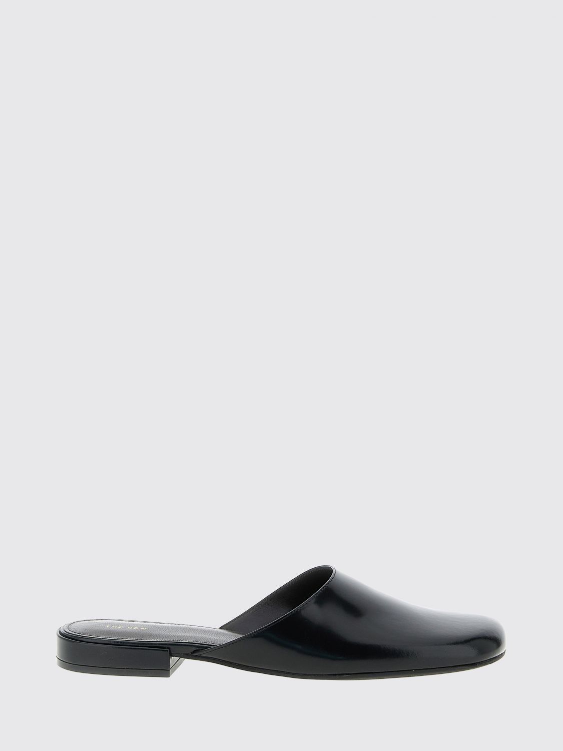 woman's flat shoes
