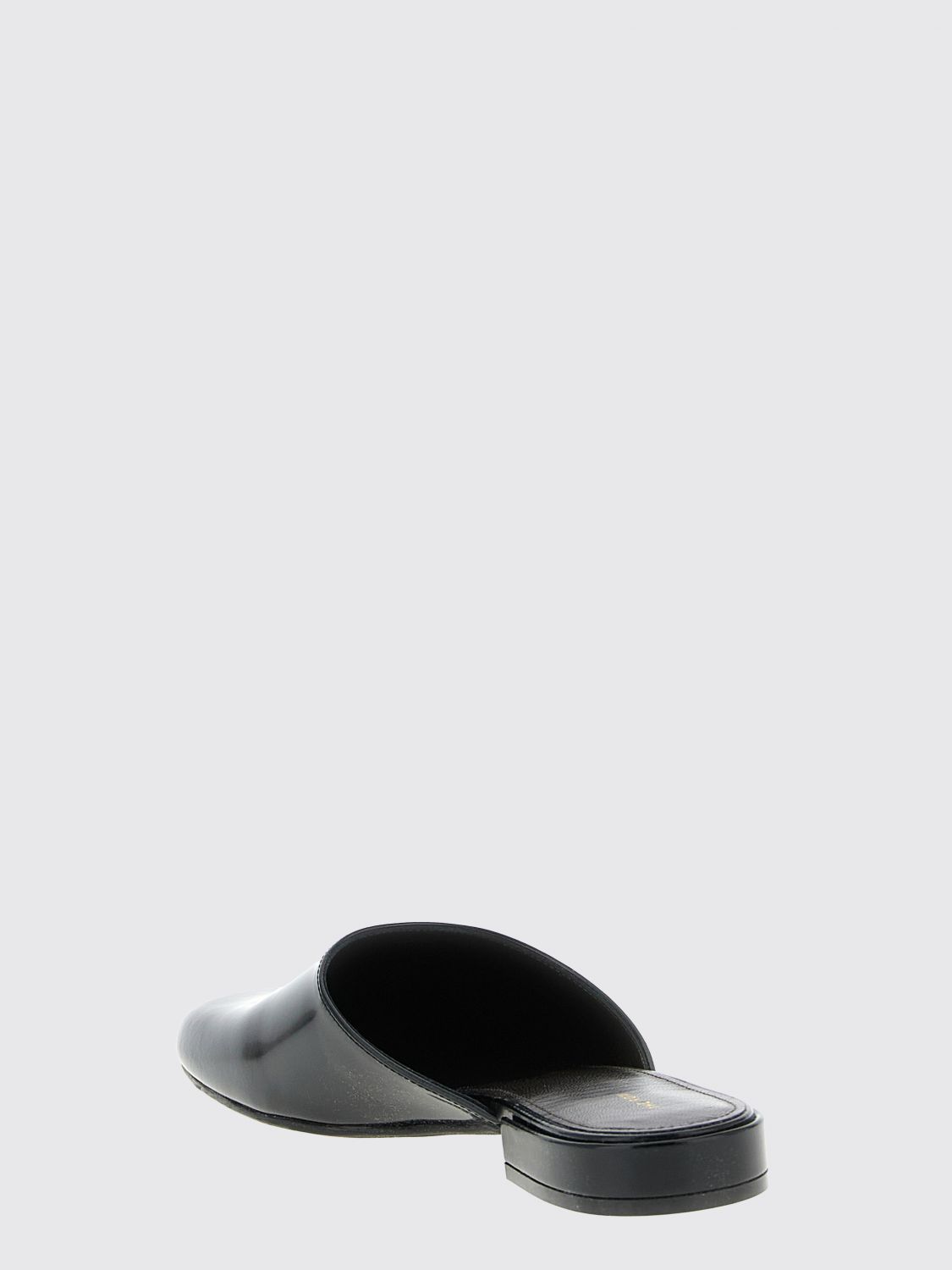 woman's flat shoes