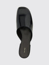 woman's flat shoes