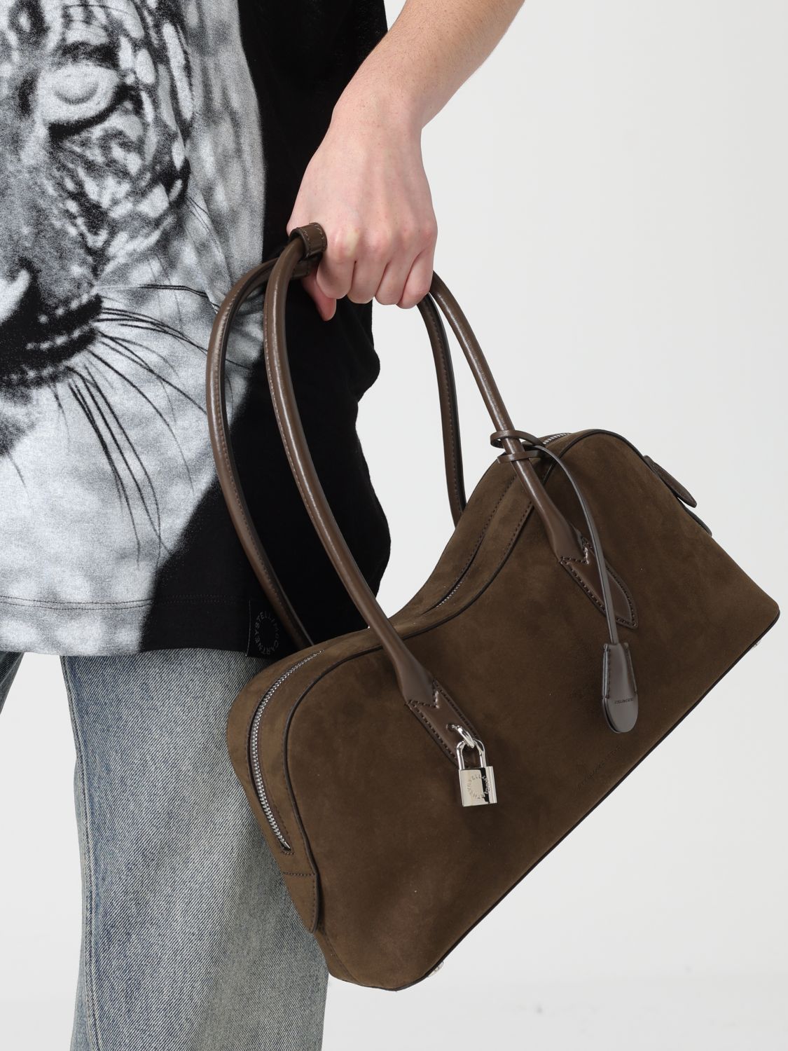 woman's shoulder bag