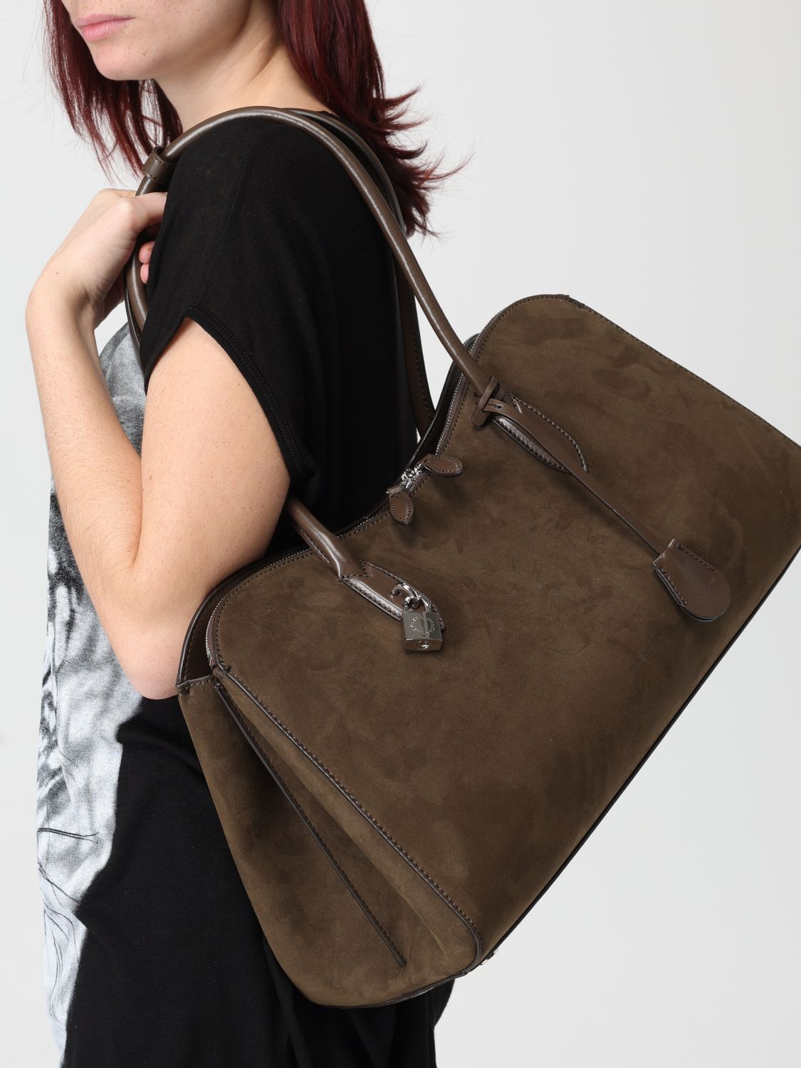 woman's shoulder bag