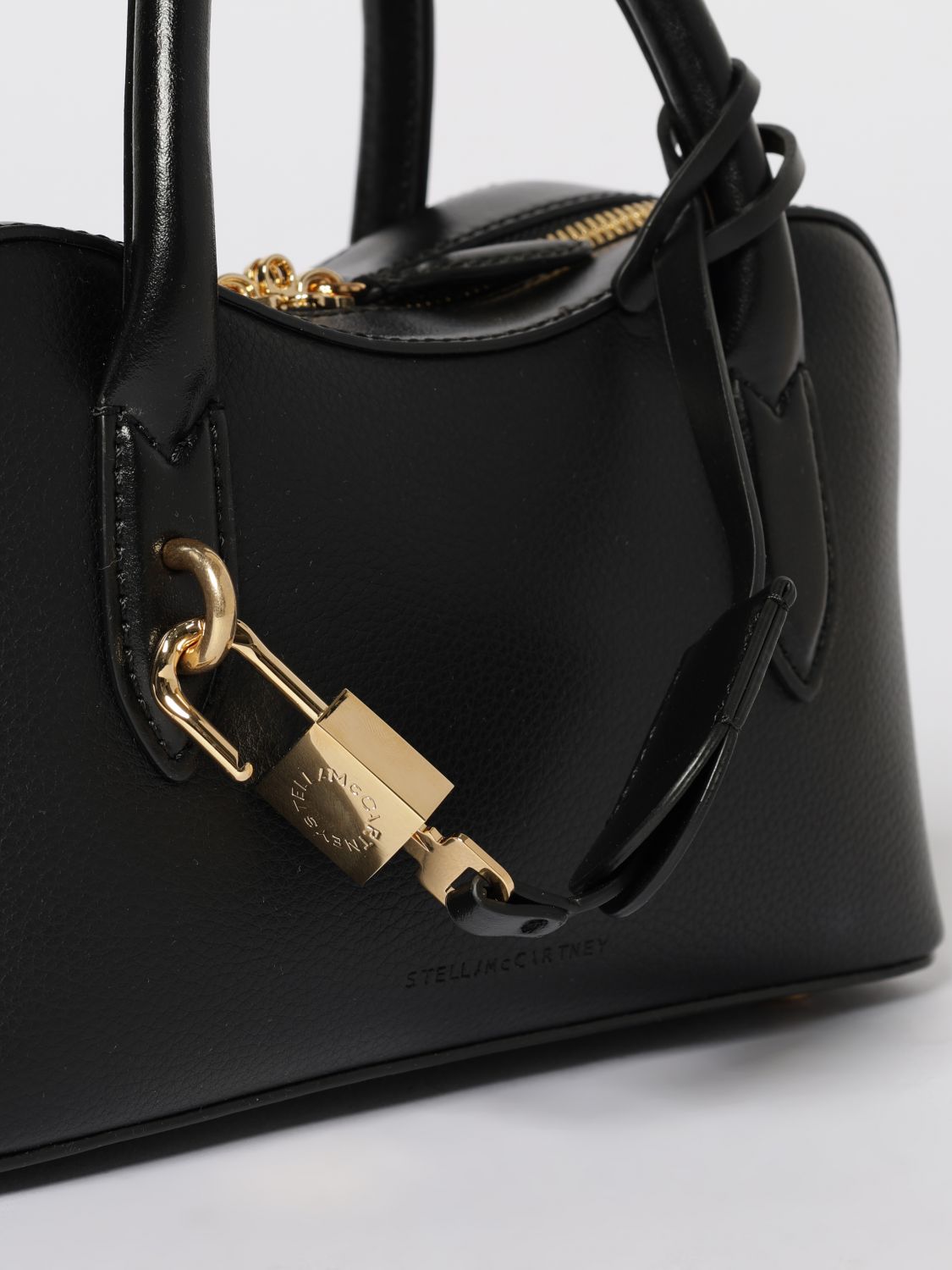 woman's shoulder bag