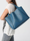 woman's tote bag