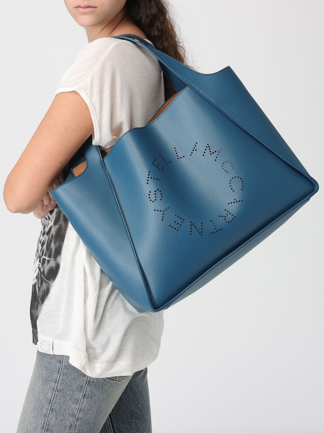 woman's tote bag