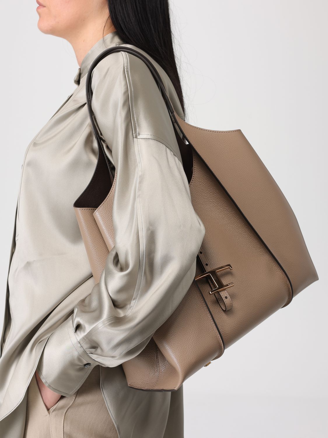 woman's shoulder bag