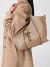 woman's shoulder bag