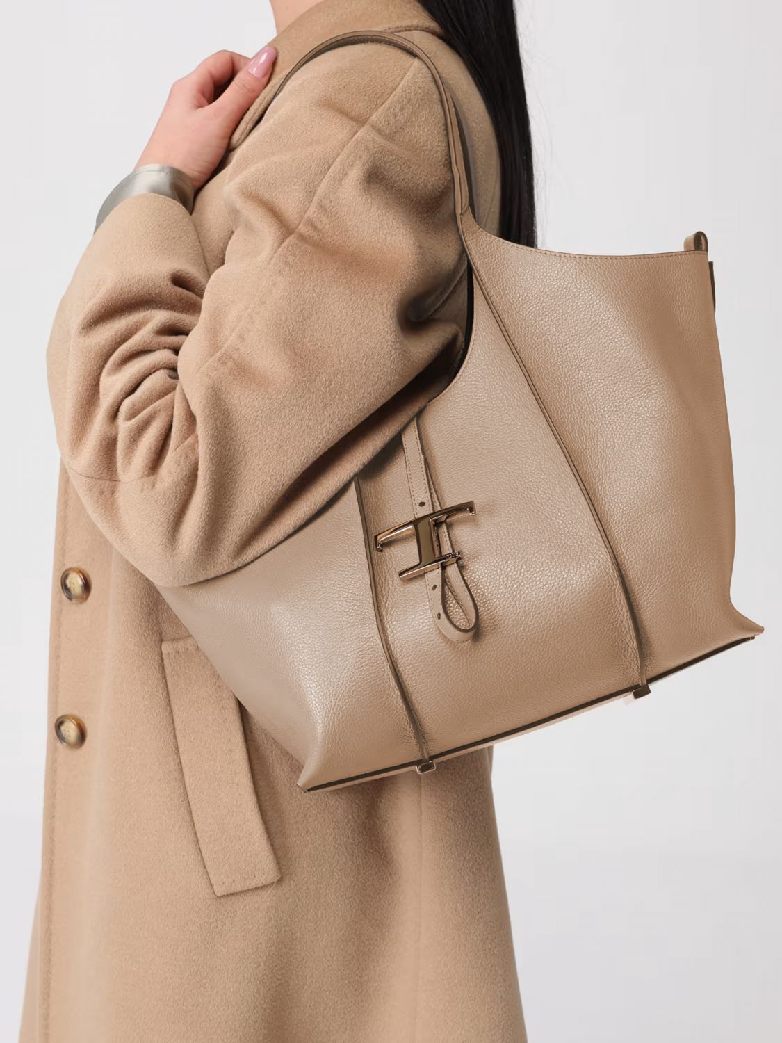 woman's shoulder bag