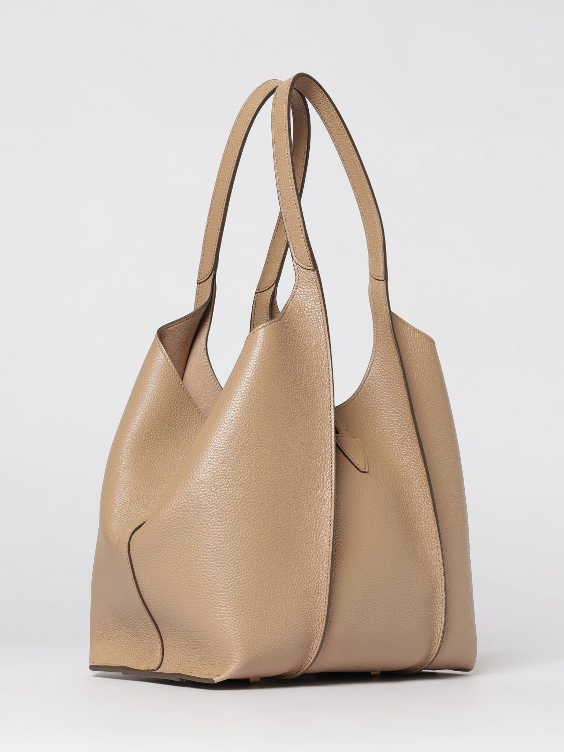 woman's shoulder bag