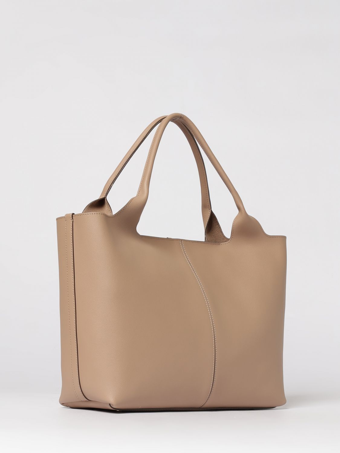 woman's shoulder bag