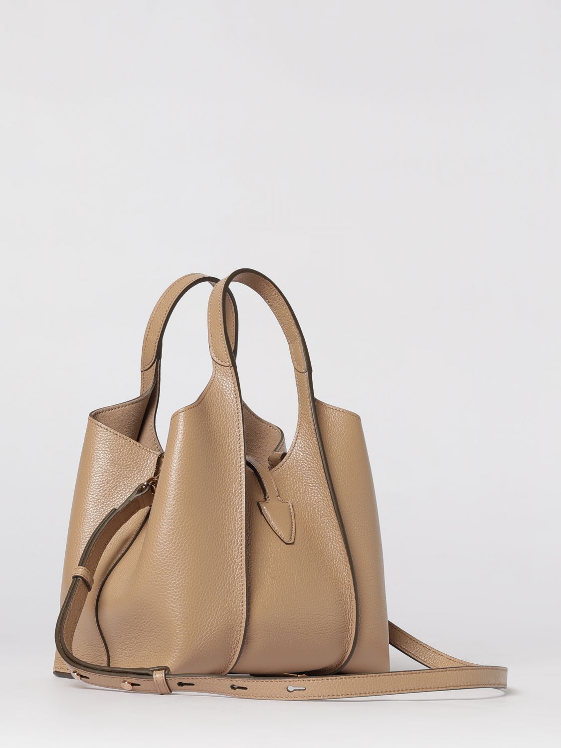 woman's shoulder bag