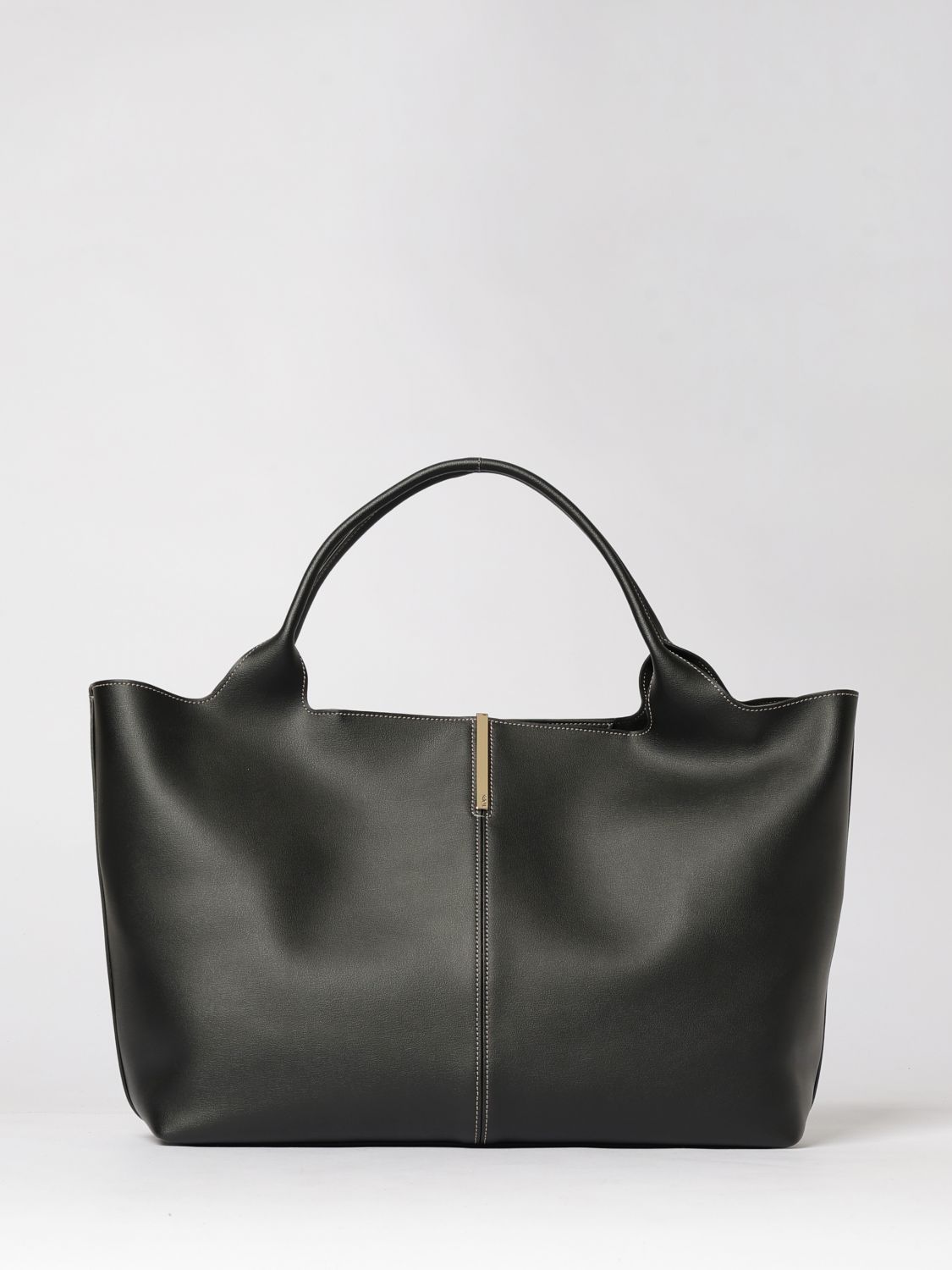 woman's shoulder bag