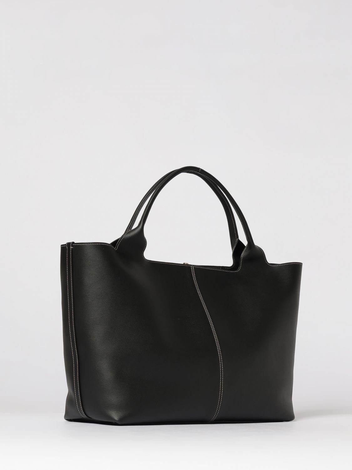 woman's shoulder bag