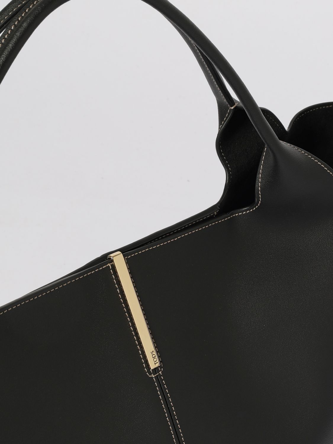 woman's shoulder bag