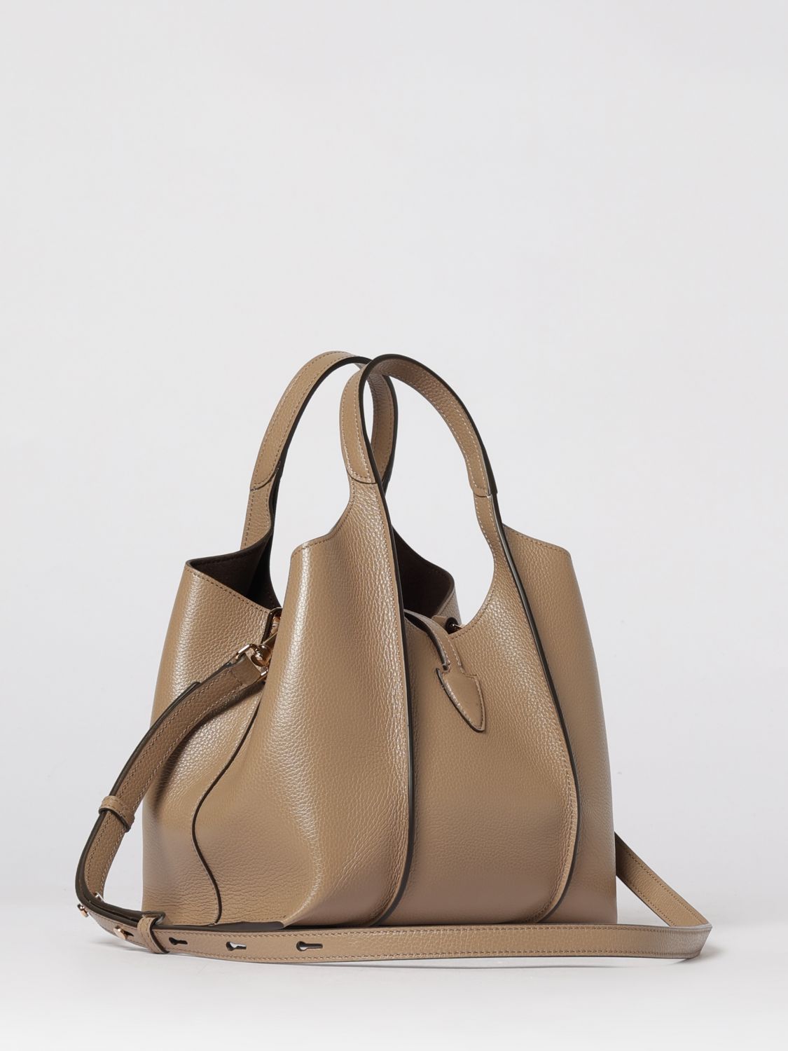 woman's shoulder bag