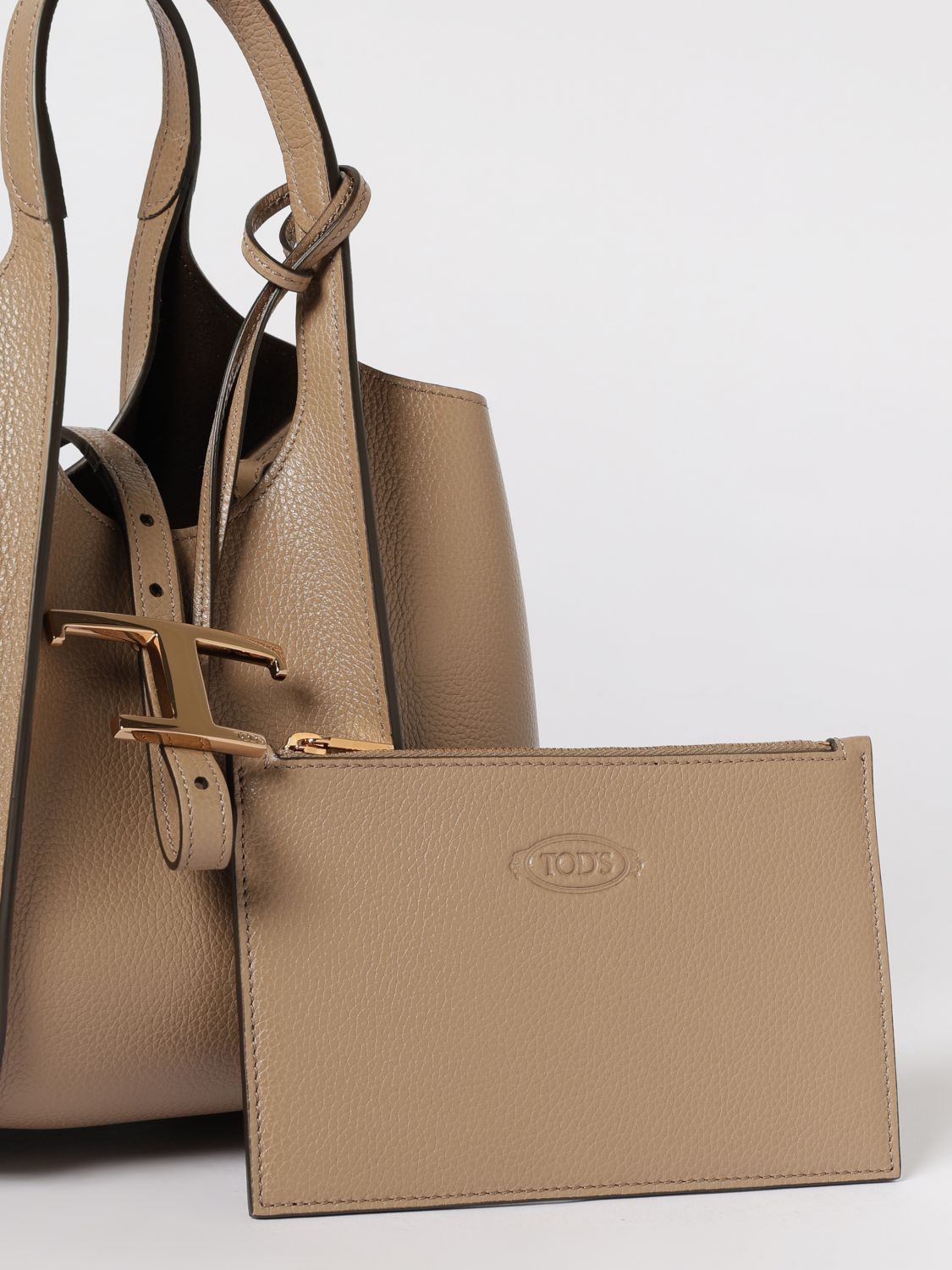 woman's shoulder bag