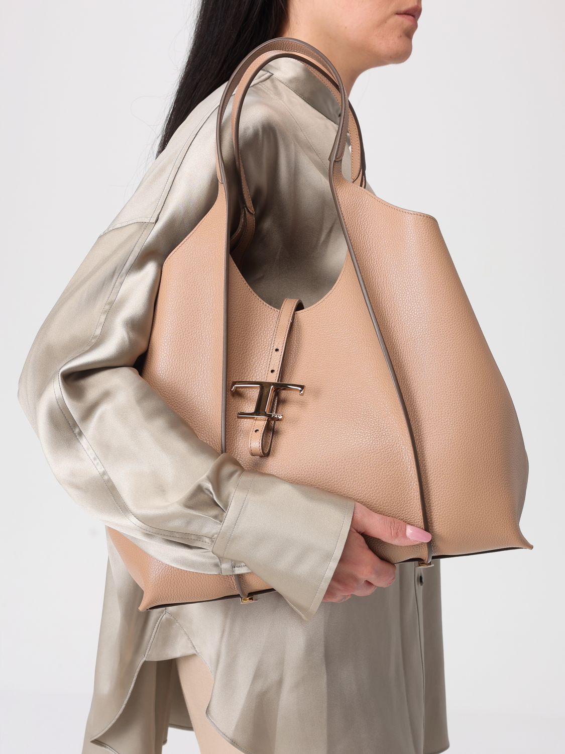 woman's shoulder bag