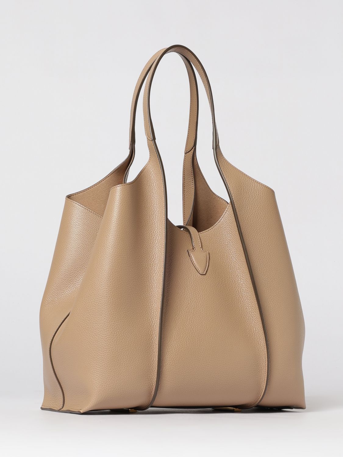 woman's shoulder bag