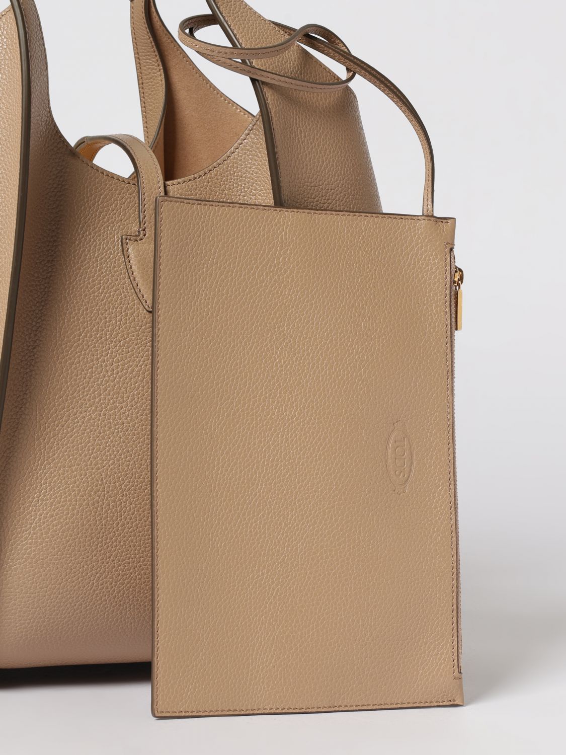 woman's shoulder bag