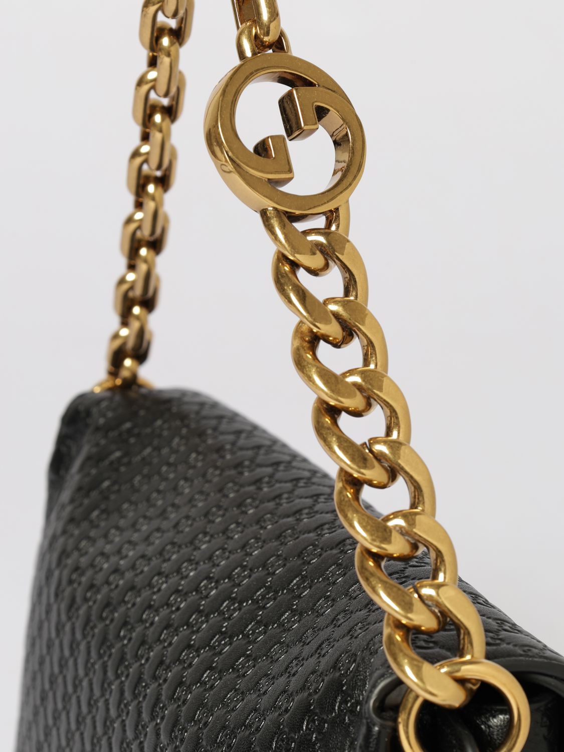 woman's shoulder bag