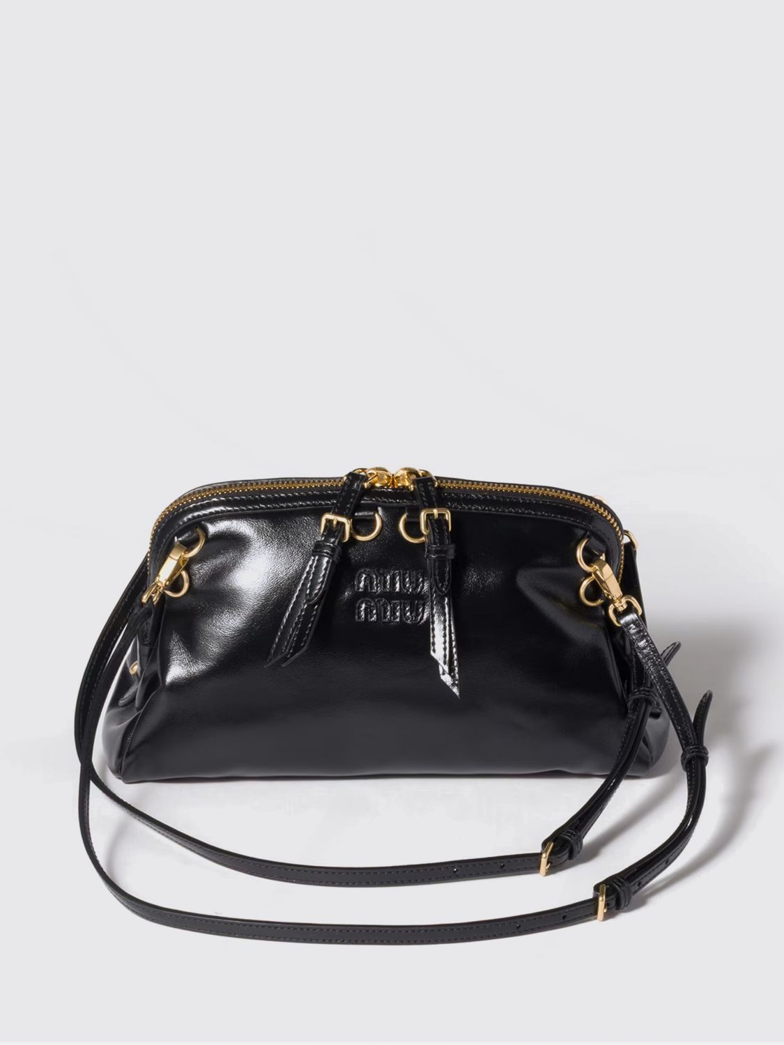 woman's shoulder bag