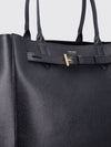 woman's tote bag