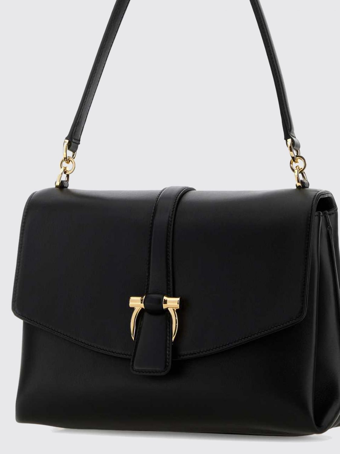 woman's shoulder bag