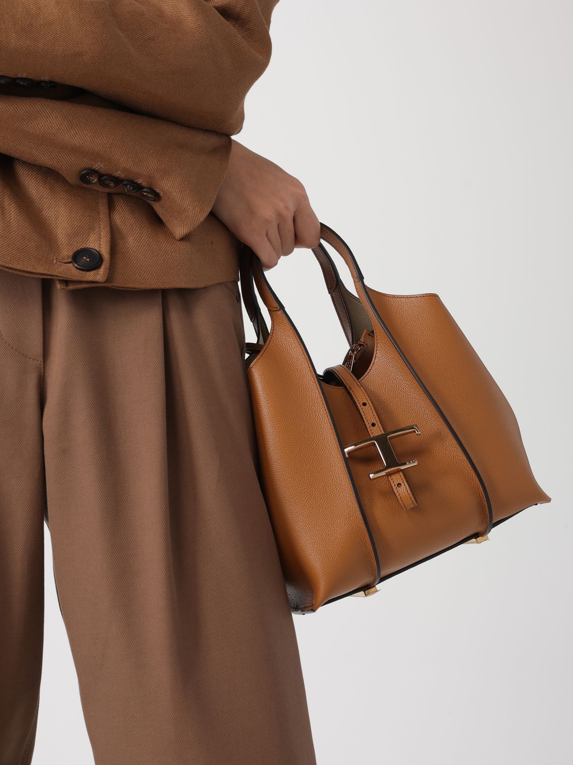 woman's shoulder bag