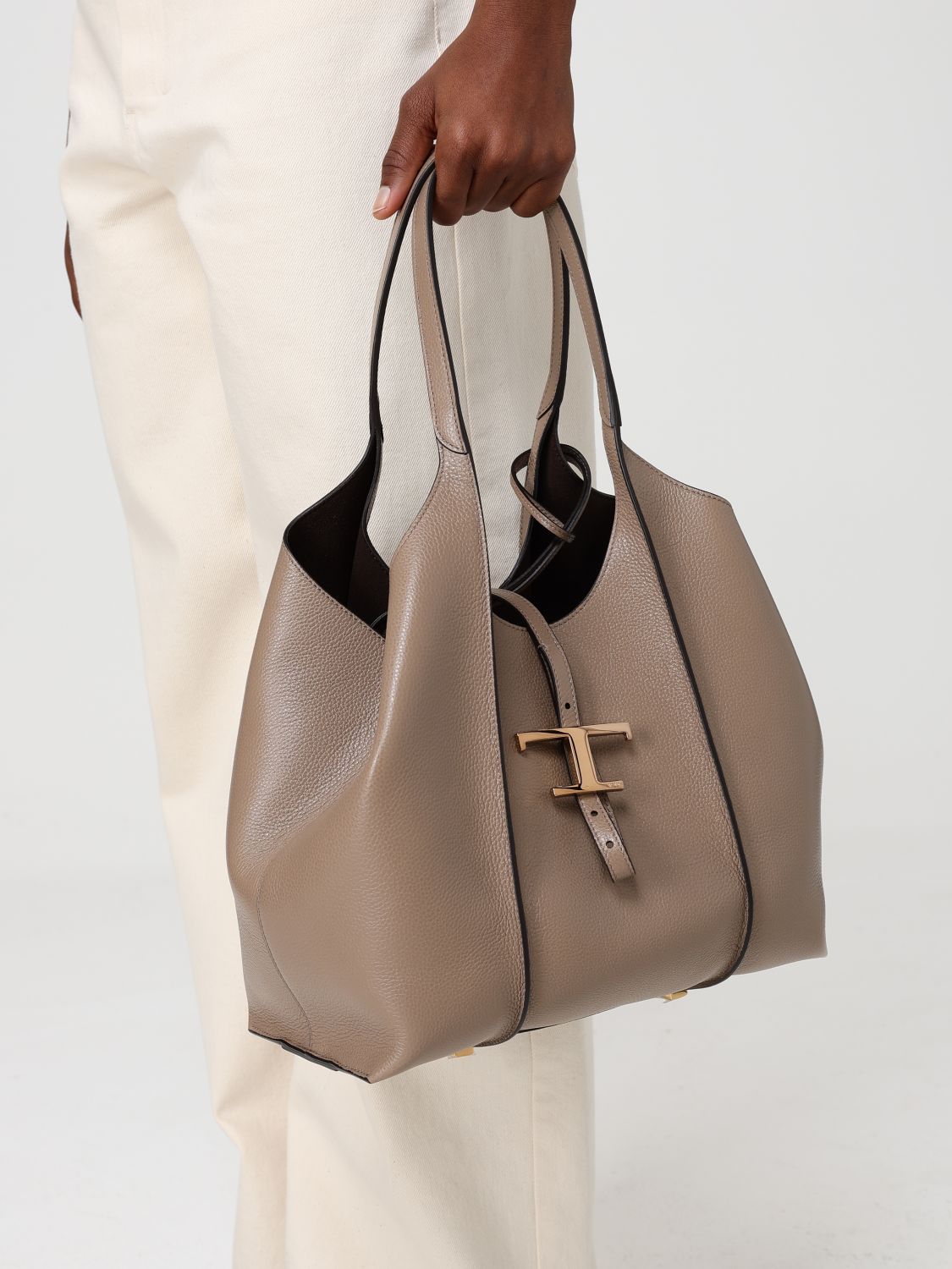 woman's shoulder bag