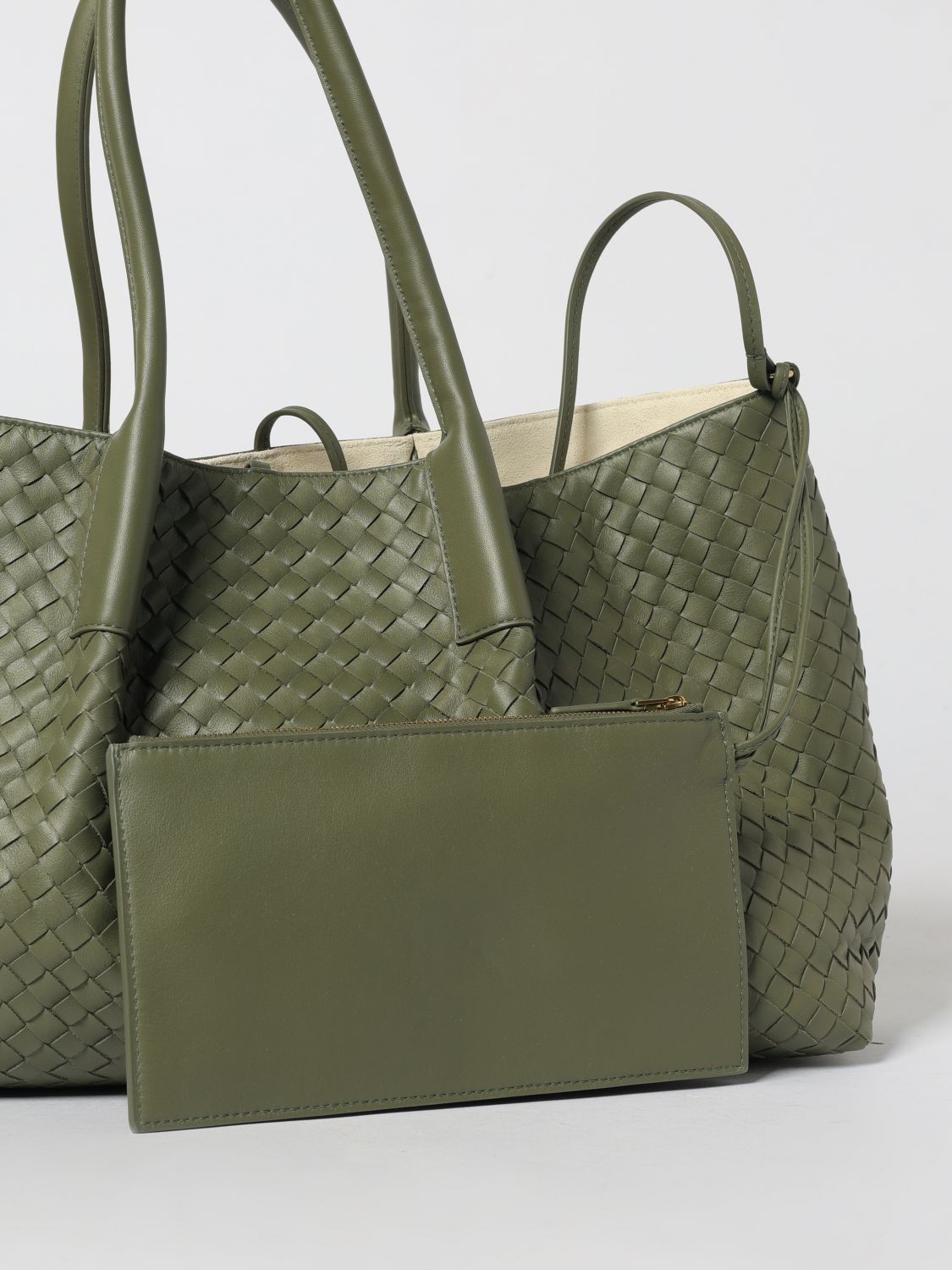 woman's tote bag