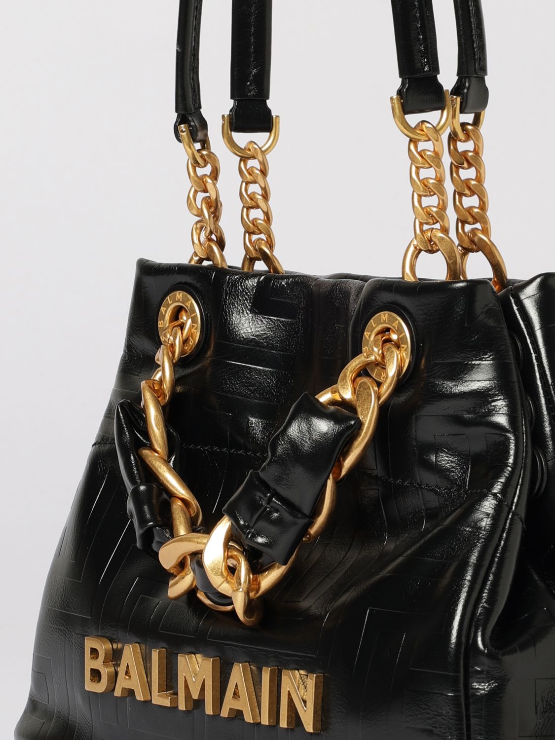 woman's shoulder bag
