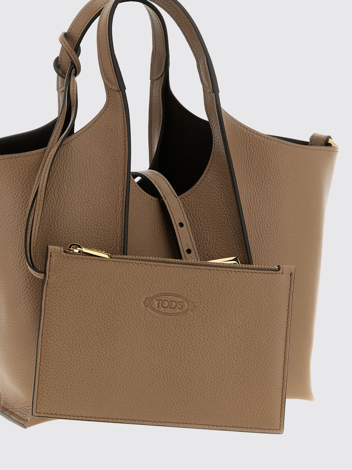 woman's shoulder bag
